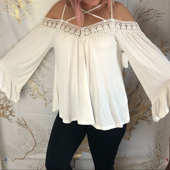 Nordstrom Tops - ✨SALE Nordstrom lace Bell sleeve criss cross top